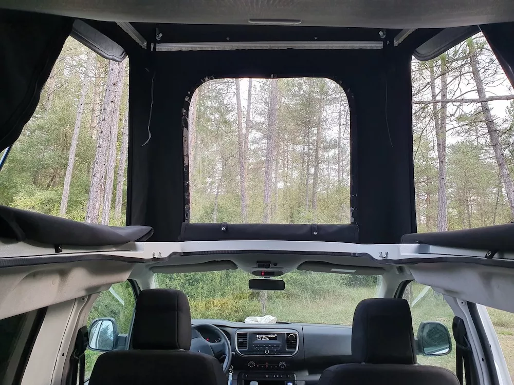 toit relevable intérieur