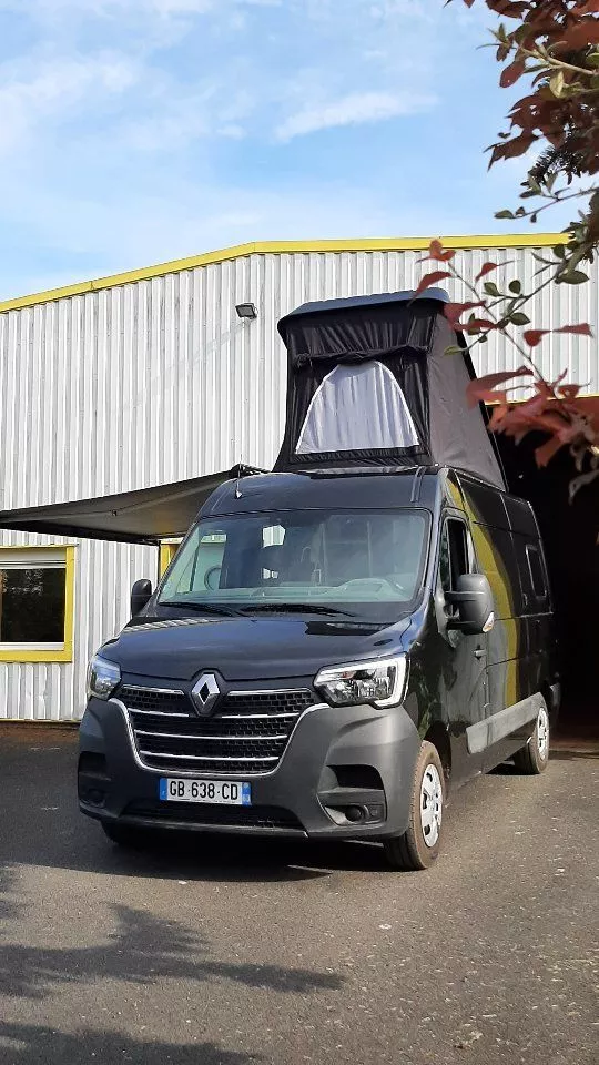 Petit aperçu de Sam que nous vous présenterons le week-end prochain au festival En Van Simone 🎉 @evs_festival 

#van #vanpassion #voyage #amenagementdevan #locationdevan #vanlife #travelgram #trip #adventure #vanlifers #instatravel #entrepreneur #auvergne #clermontferrand #issoire